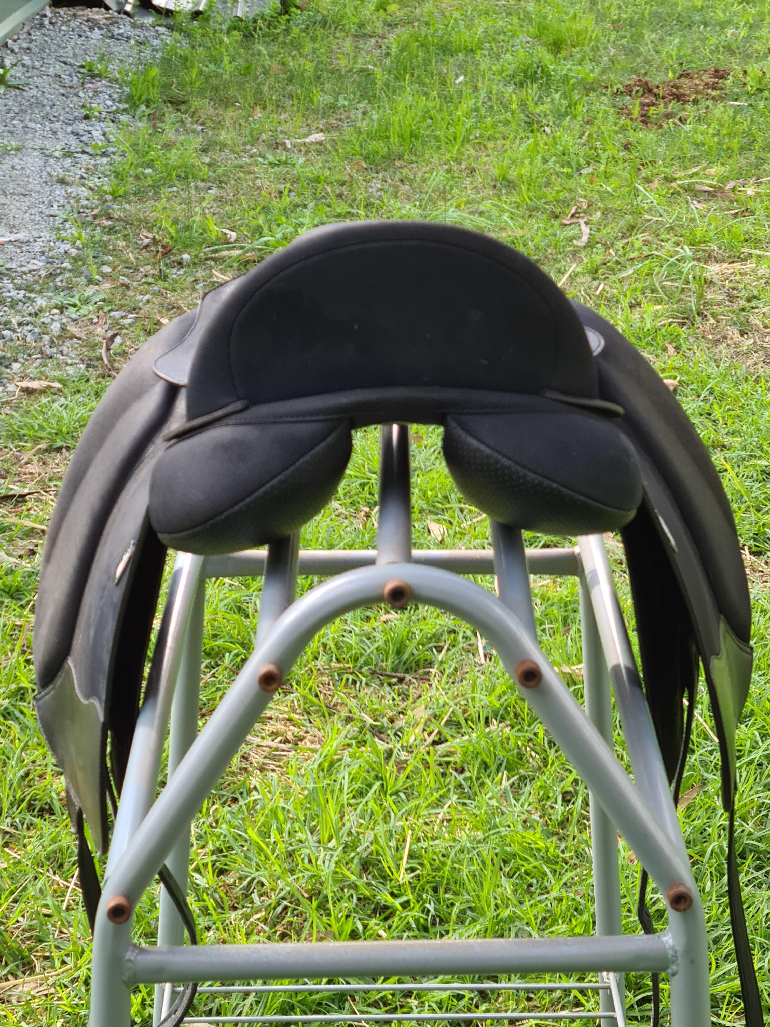 Wintec Pro dressage saddle 17.5 inch Cavalletti Equine Wintec Pro dressage saddle 17.5 inch Cavalletti Equine