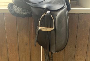 Bates Caprilli dressage saddle + CAIR 16 1/2”