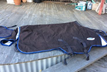 Weatherbeeta detachable-neck 5’9” horse rug
