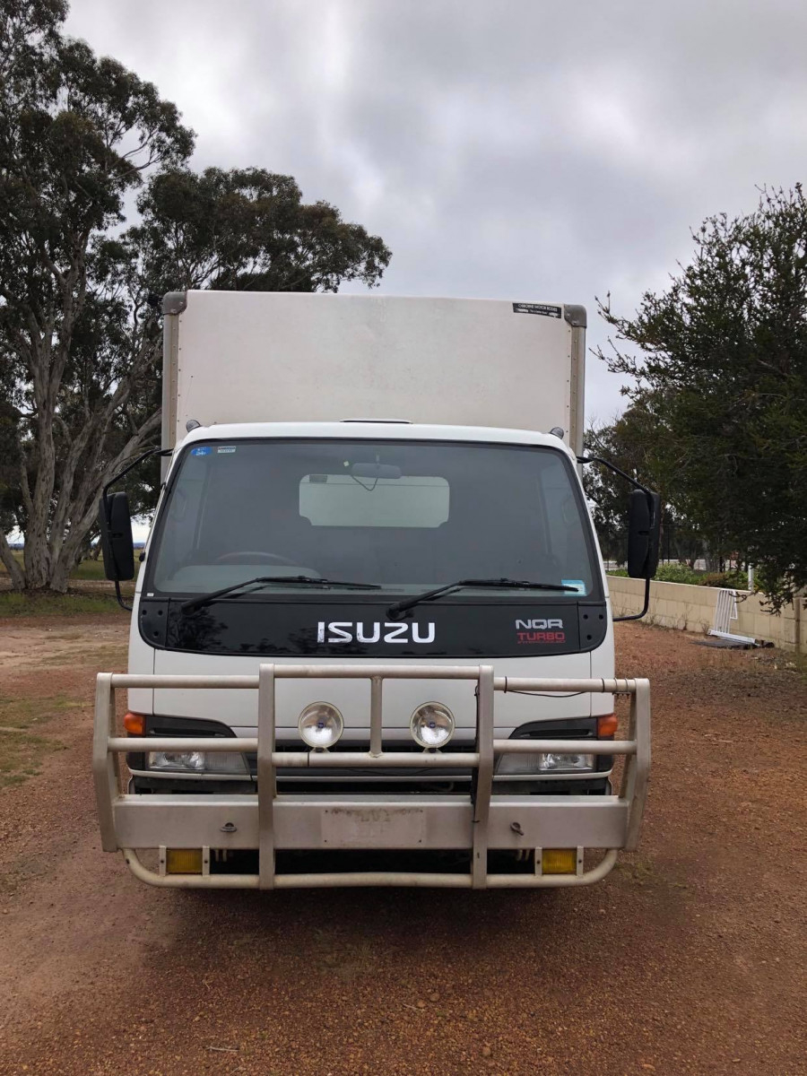 2005 Isuzu Diesel Horse Truck