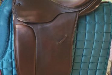 Brown 17.5 inch Kieffer Munchen Turnout dressage saddle