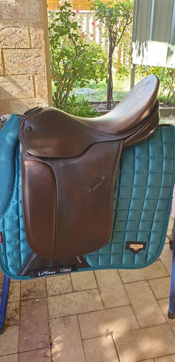 Brown 17.5 inch Kieffer Munchen Turnout dressage saddle