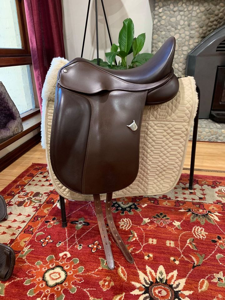 Brown Bates Dressage Saddle with CAIR 16.5″