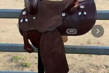 Western barrel saddle