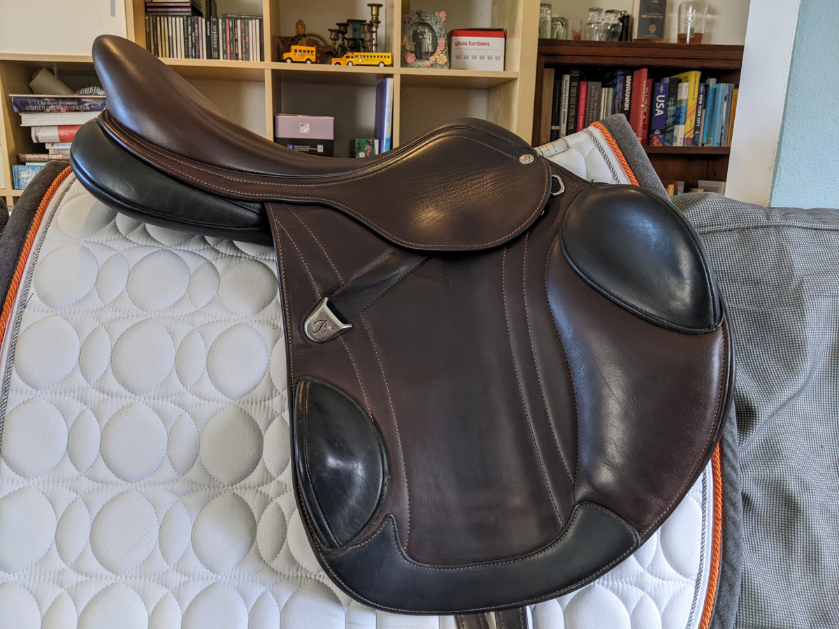 Bates Advanta Jump Saddle 17inch – Brown with black