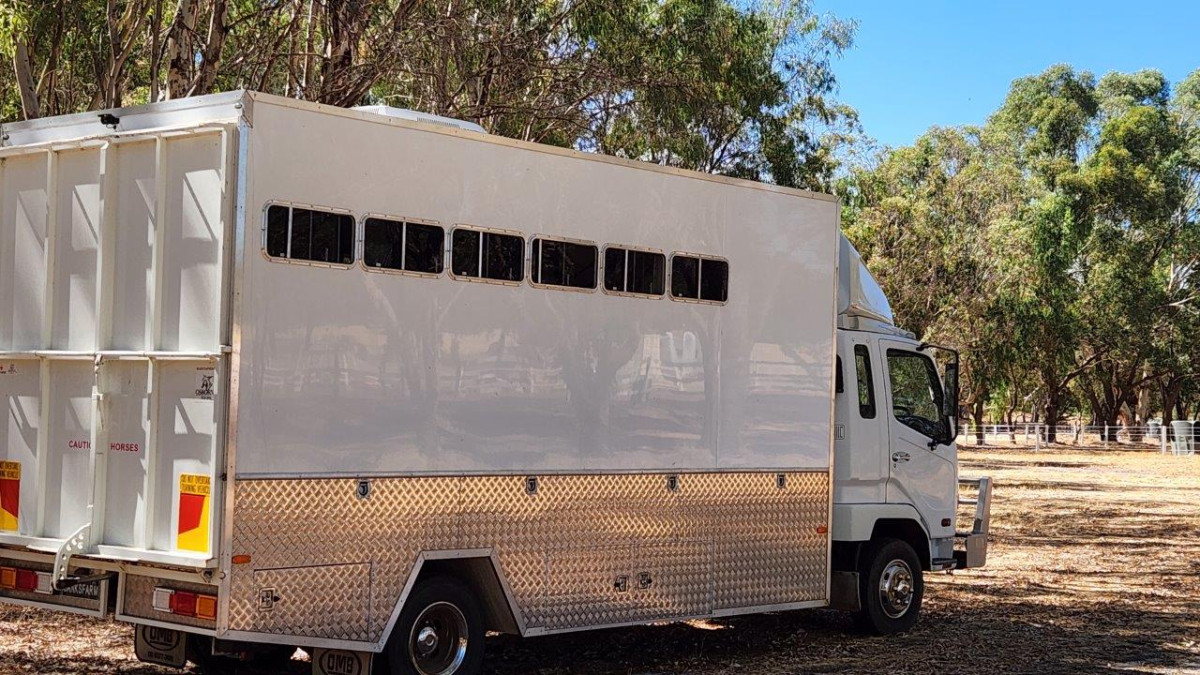 3/4 Horse 2007 Mitsubish Truck in excellent condition.