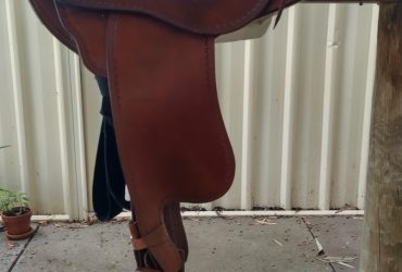 Syd Hill Half Breed Leather Saddle – adjustable gullet, 16″ seat