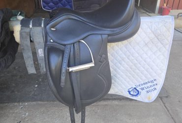 LeTek 17.5 inch Saddle