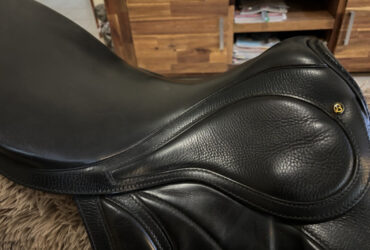 Bates Prix St Georges 17.5 inch Dressage Saddle