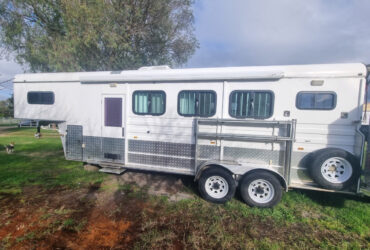 2015 3HAL Gooseneck with living