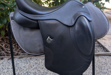 Bates Artiste Dressage Saddle 17 inch