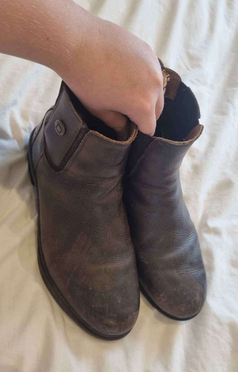 Good condition second hand everyday riding boots and jodhpurs/leggings