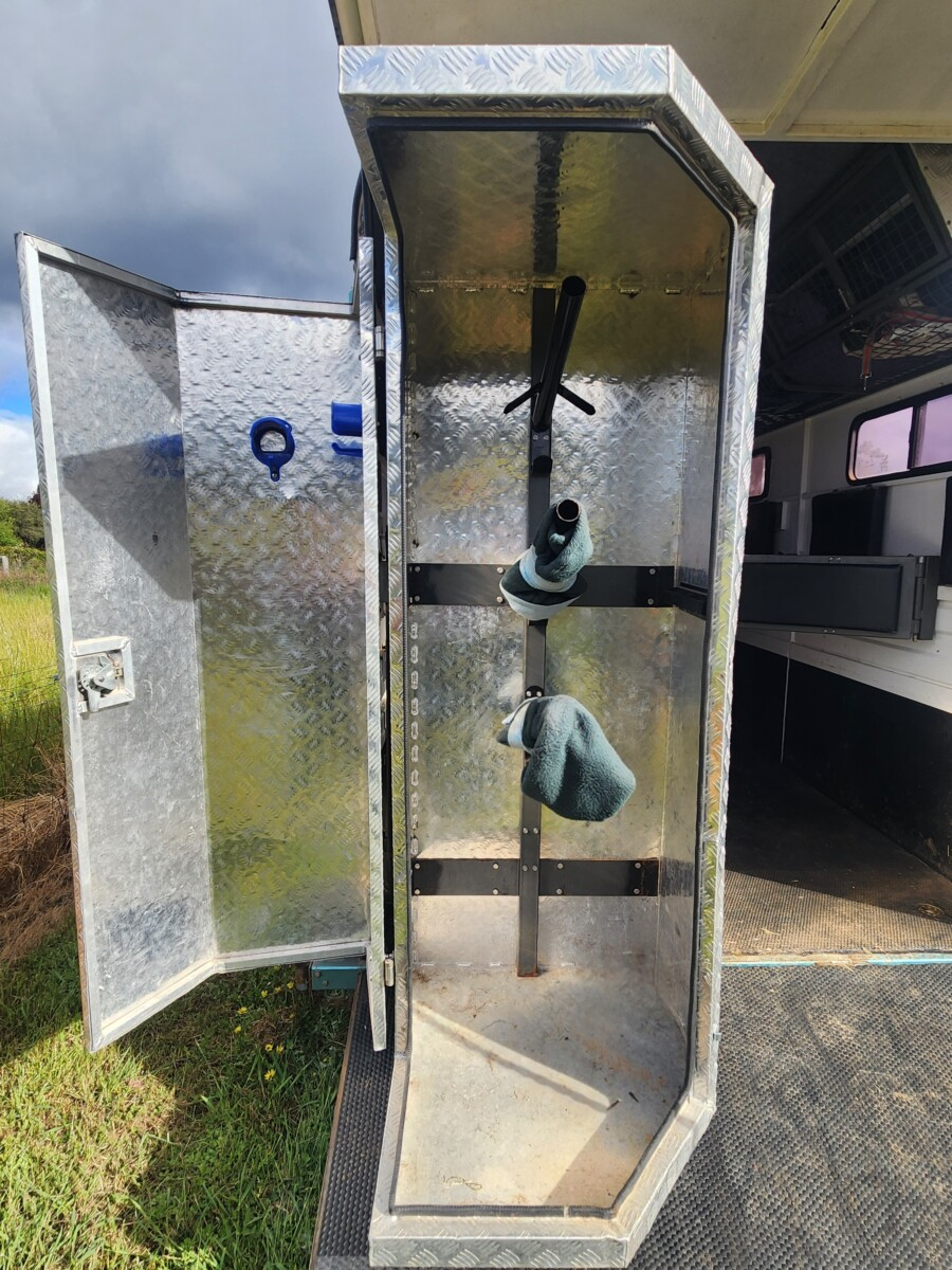 Xplorer 3 horse angle with dressing room