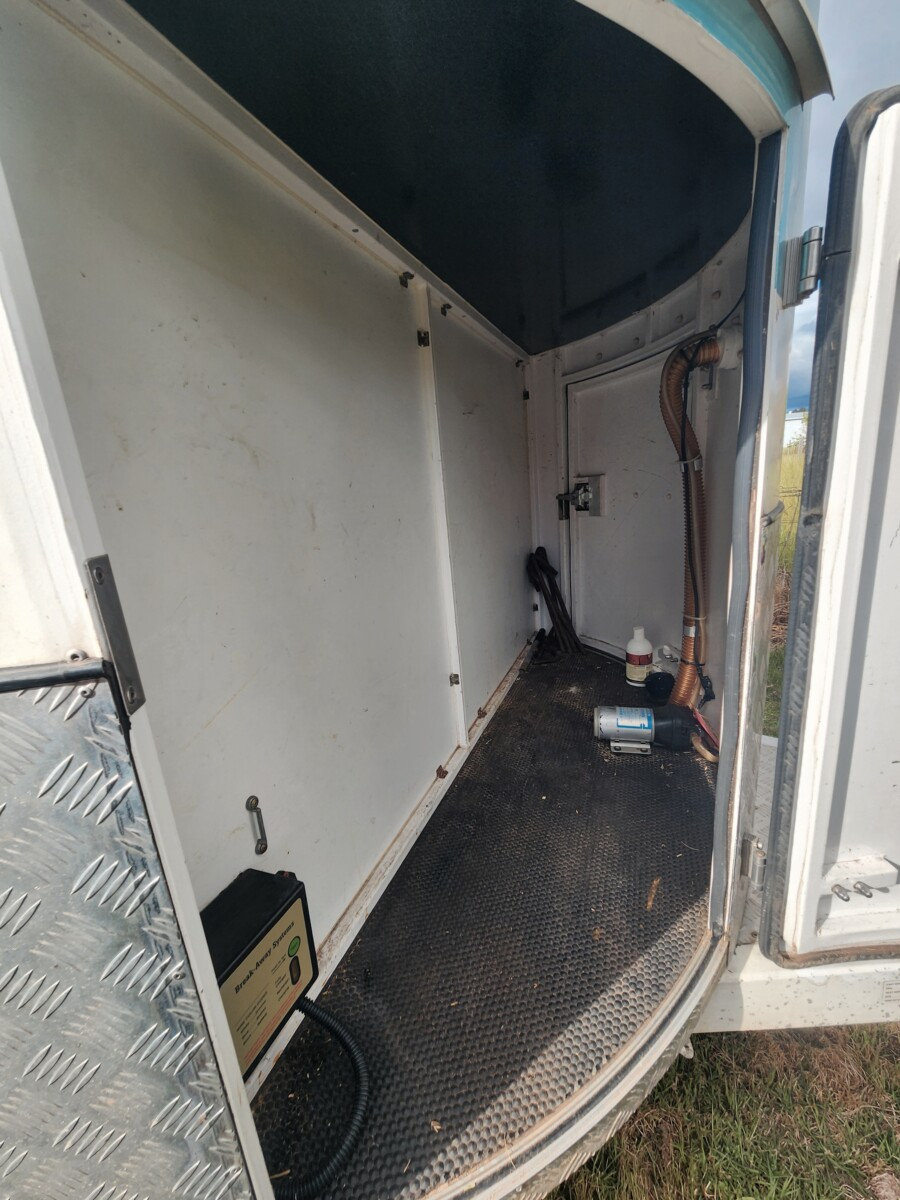 Xplorer 3 horse angle with dressing room