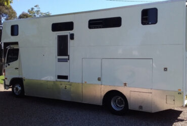 2008 FD Hino Horse Truck
