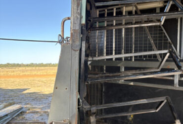 Gooseneck with living